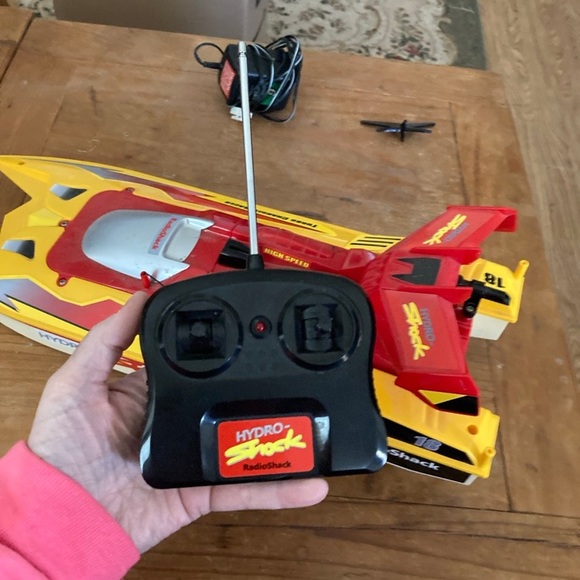 RadioShack Hydro Shock Turbo Racer - Red and Yellow Remote Control Boat - Picture 7 of 9
